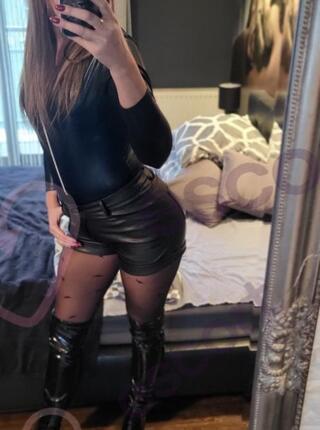 Bogini  zdominuje i stópki - escort Poznan