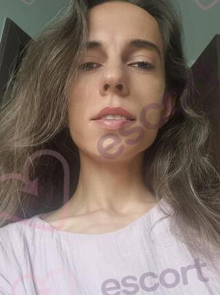 ULEGLA TRANS Szczuplutka suczka - escort Varsovia