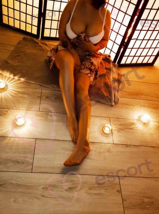 Nieśmiała masuje nuru - escort Łódź