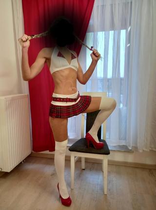 Niegrzeczna uczennica - escort Warsaw