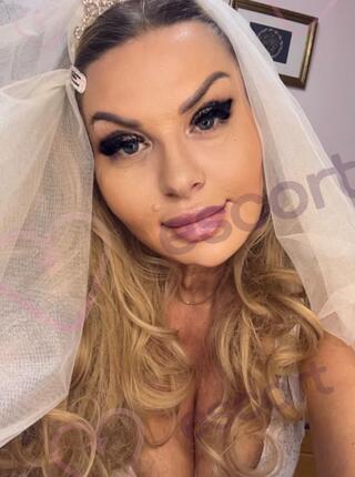 Ruchająca Panna Mloda a Real Orgazm - escort 