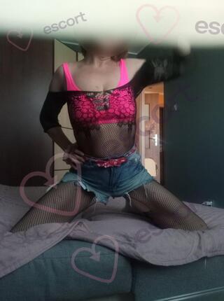 Wilgotna suczka - escort Warschau