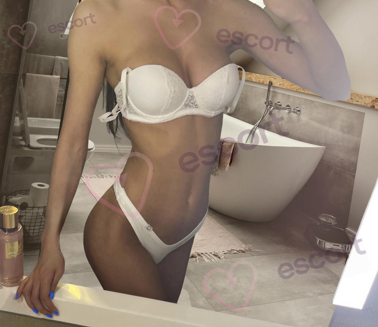 Sara 23 lat, Bielsko-Biała - anonse erotyczne - Escort.club