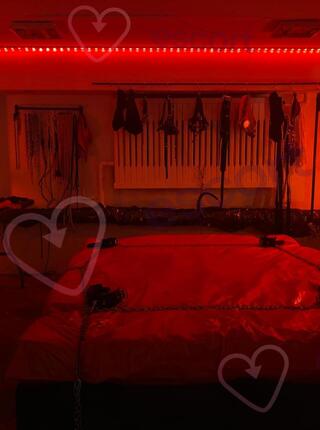 Mistress Noa - Feminizacje, CBT, Spanking ,Tickling , Trampling - escort Varsovia