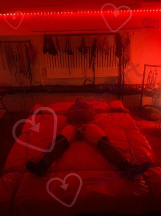 Mistress Noa - Feminizacje, CBT, Spanking ,Tickling , Trampling - escort Varsovia