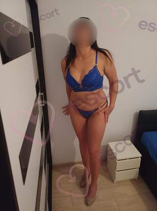 Długonoga brunetka - escort Varsovia