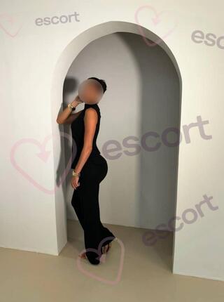 Dania - escort Dublin