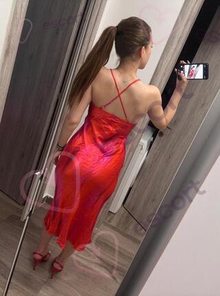 W czerwonej... - escort 