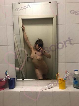 Seksi Niunia - escort 