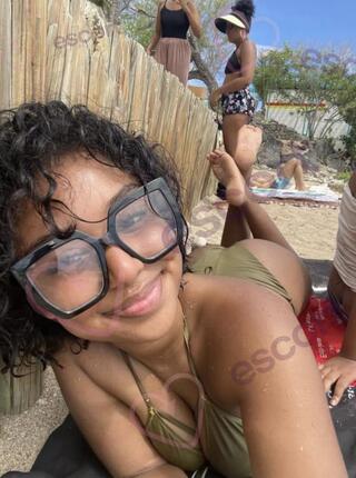 Aude - escort París