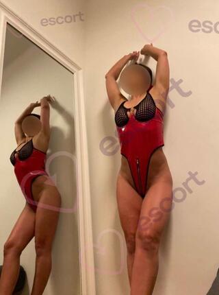 Piękna  Najlepsze lody bez gumki w trakcie masażu na macie - escort Warsaw