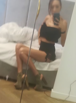 Calineczka bez zabezpieczeń - escort Varsovia