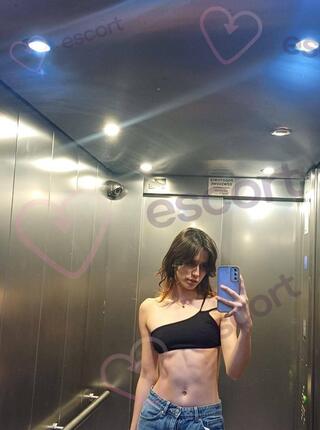 Kornelcia - escort 