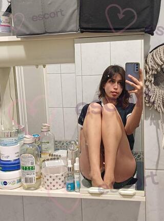 Kornelcia - escort 