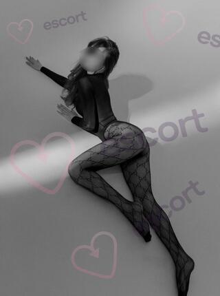 MARTA z powrotem na kilka dni - escort Varsovia