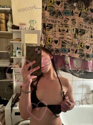 Dyskretna Małolatka - escort 