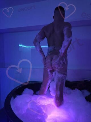 Golld,para  zaprasza do siebie na spotkanie - escort Cracow