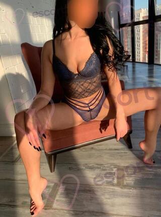 Szczupla brunetka do pozna - escort Gdańsk