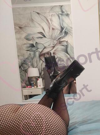 Duży biust sama w domu - escort Gdansk