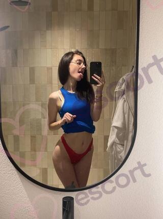 MOKRA KAMILA - escort 