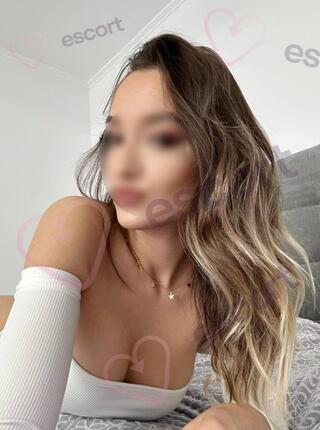 Laurka - escort 