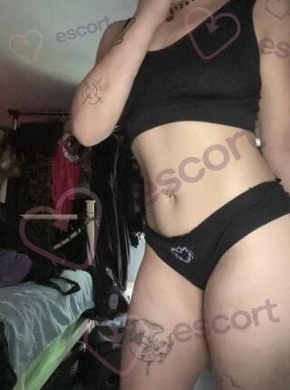 Młoda Karo - escort 