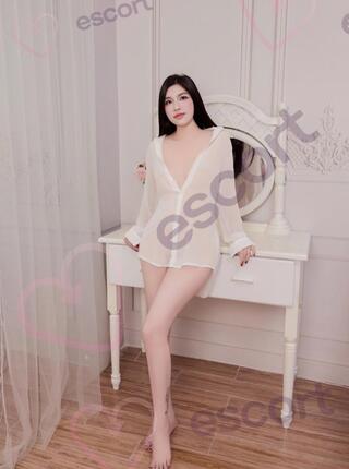 Singapore lady - escort Wroclaw