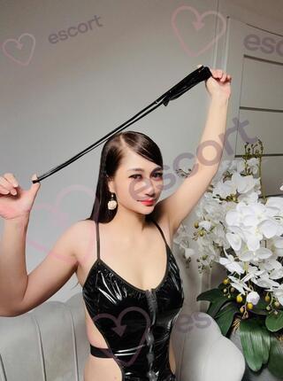 Suri Hongkong - escort Varsovia