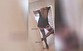 Bogini  zdominuje i stópki
